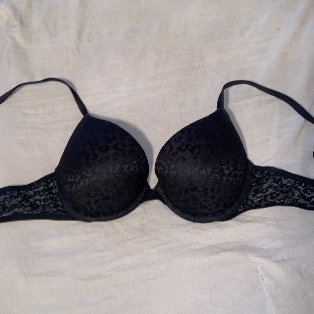 Size 32 Victorias Secret Wear Everywhere Push-Up Bra